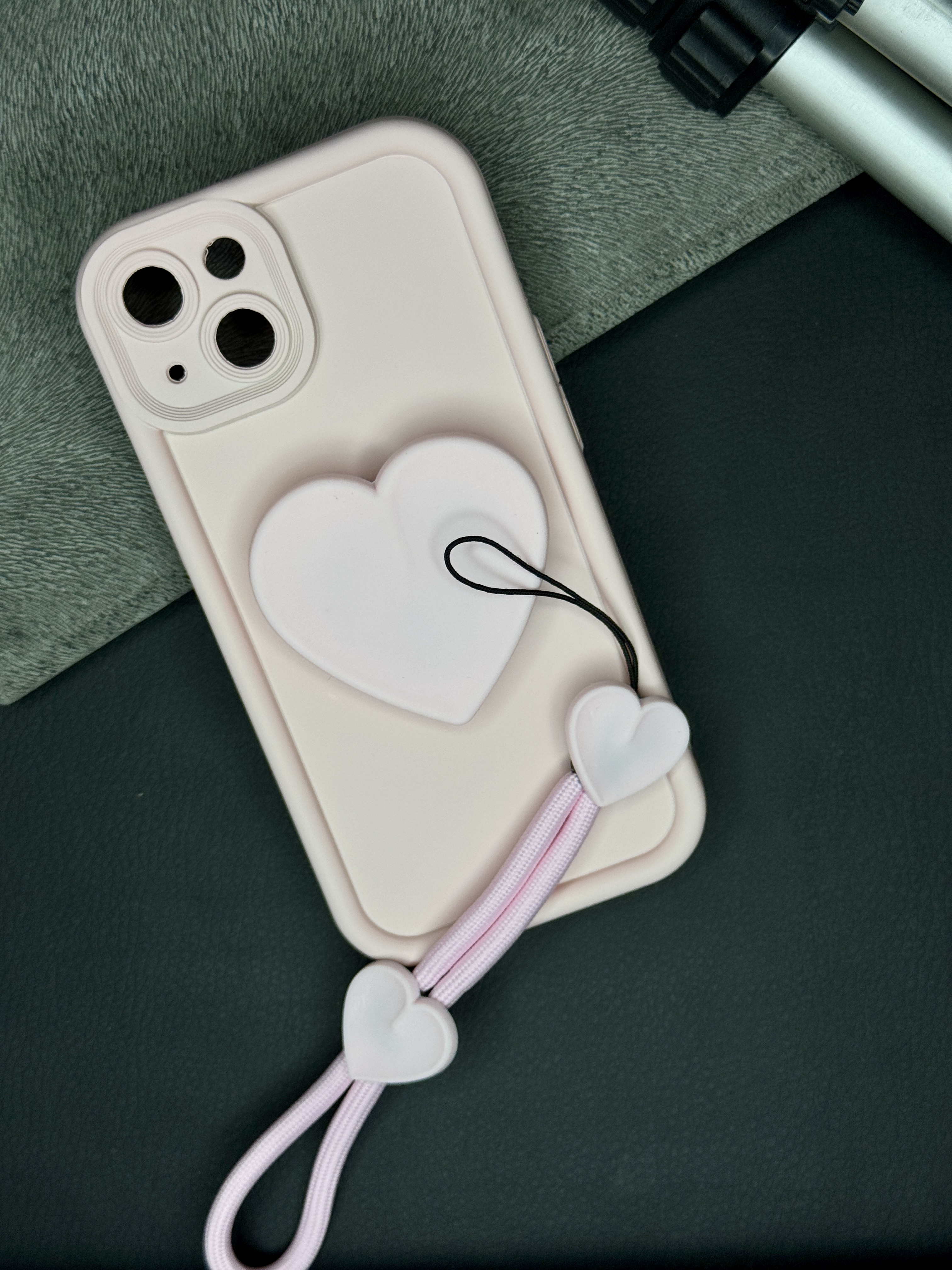 قاب پاپ سوکت سیلیکون با بند آویز iPhone 13/14