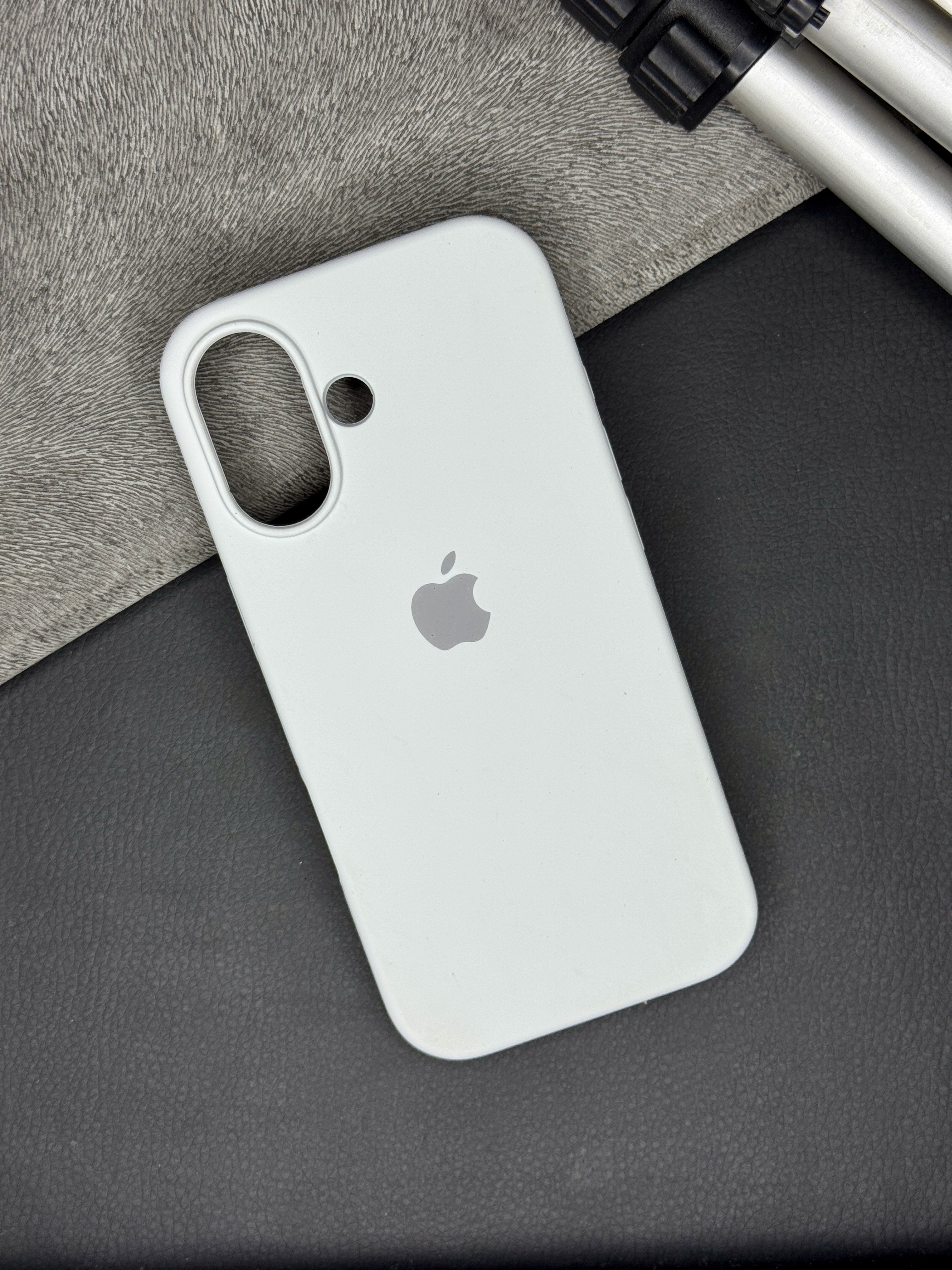 قاب سیلیکون پاکنی iPhone 17